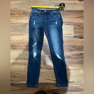 KanCan Dark Wash Distressed Skinny Jeans EUC Size 7/27